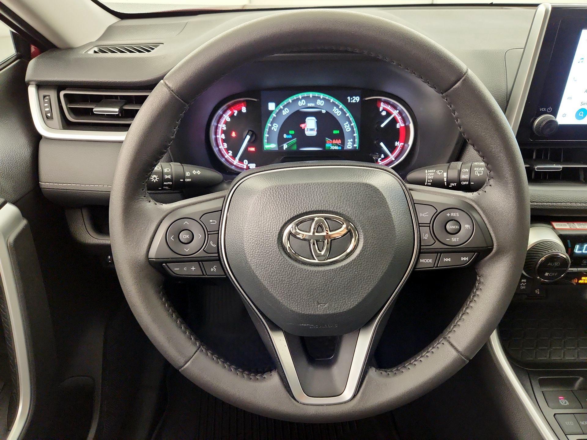 Thumbnail: 2025 Toyota RAV4 - 10