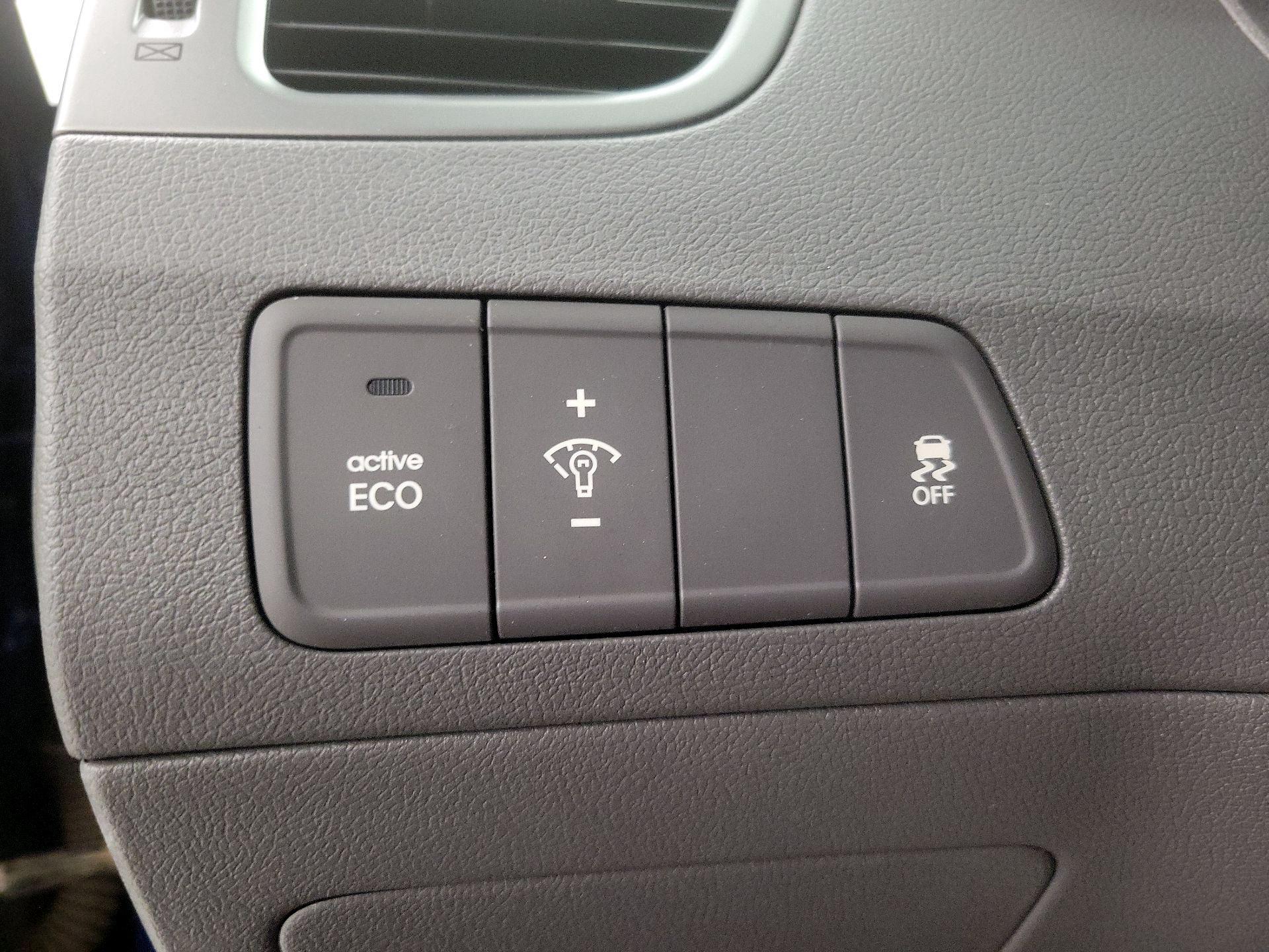 Thumbnail: 2015 Hyundai Elantra - 13