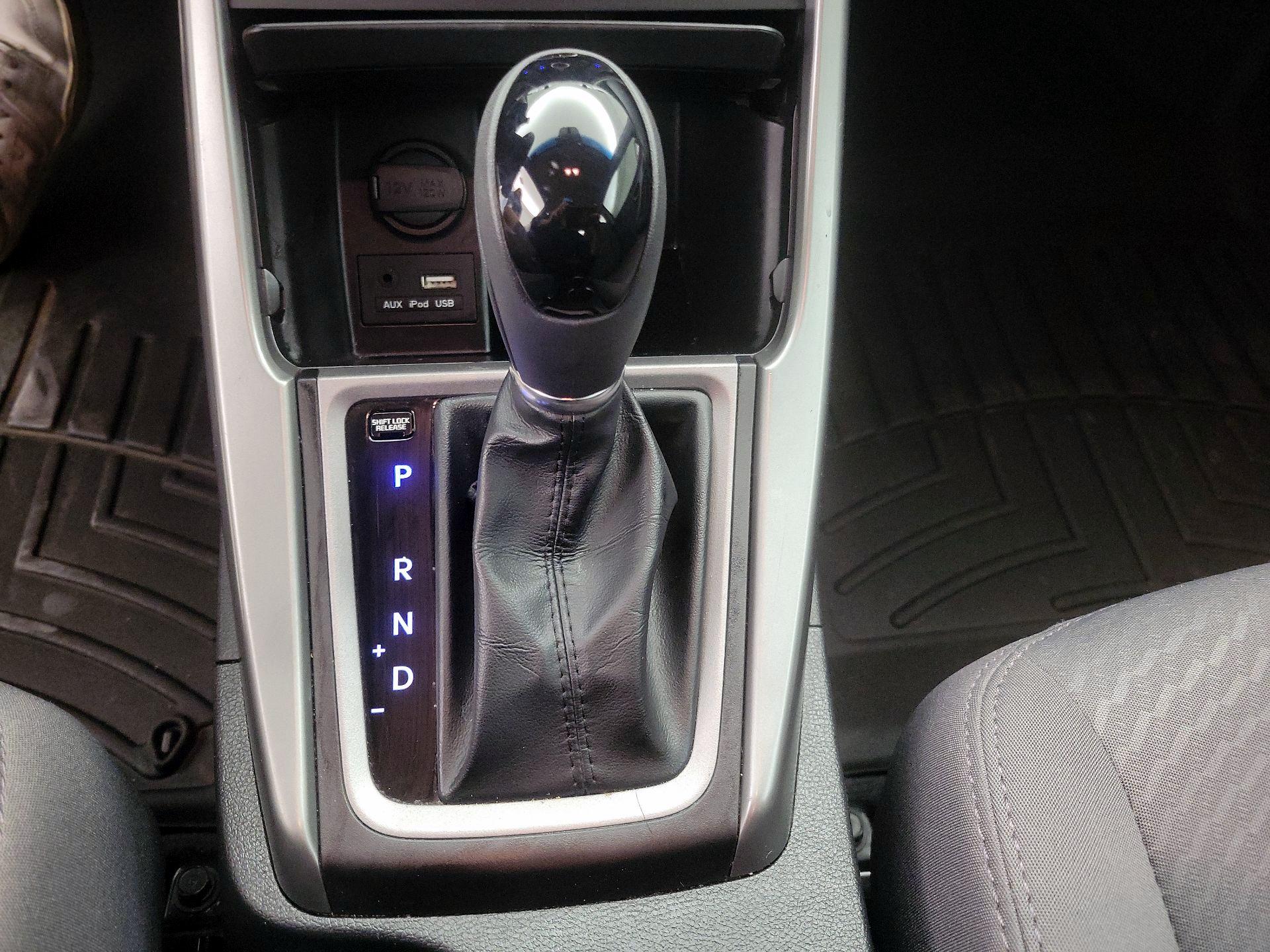 Thumbnail: 2015 Hyundai Elantra - 17
