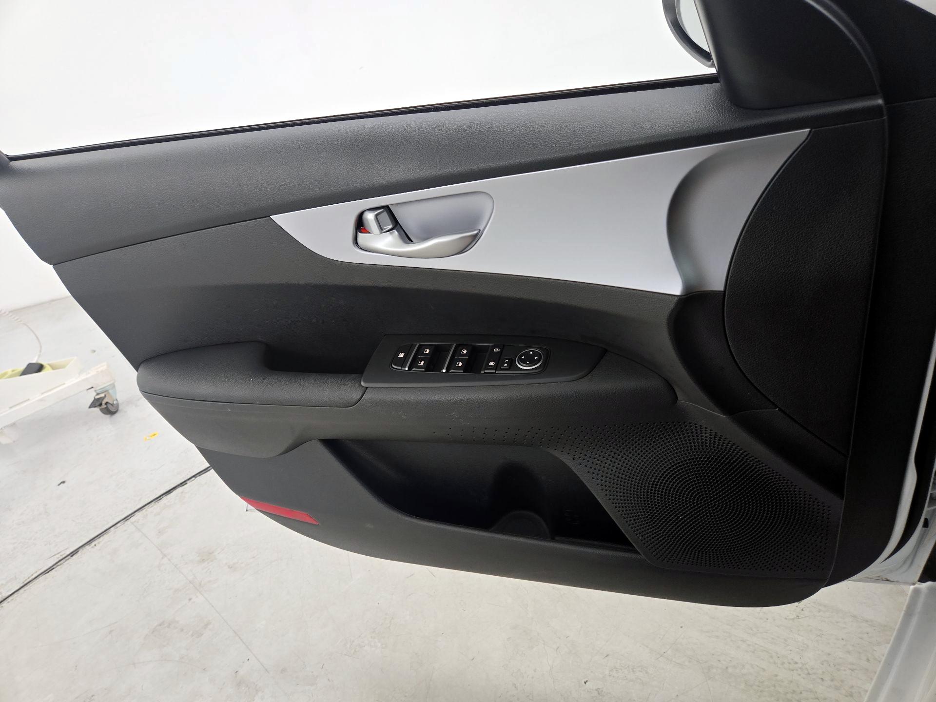 Thumbnail: 2023 Kia Forte - 12