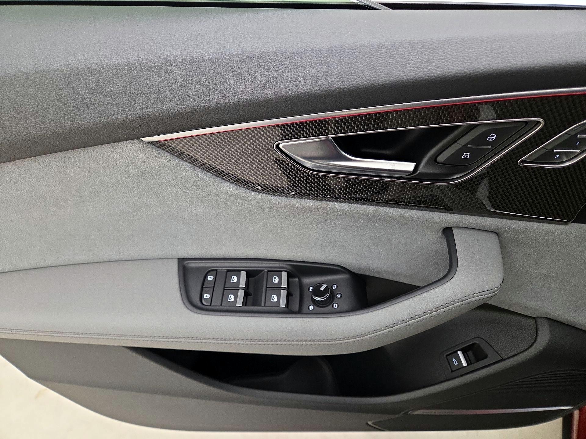 Thumbnail: 2023 Audi SQ8 - 12