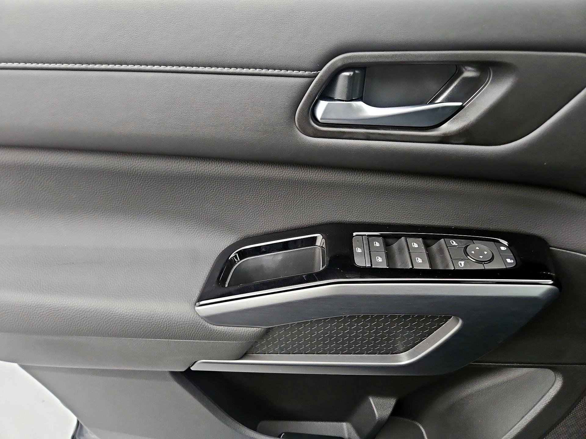 Thumbnail: 2026 Nissan Pathfinder - 12