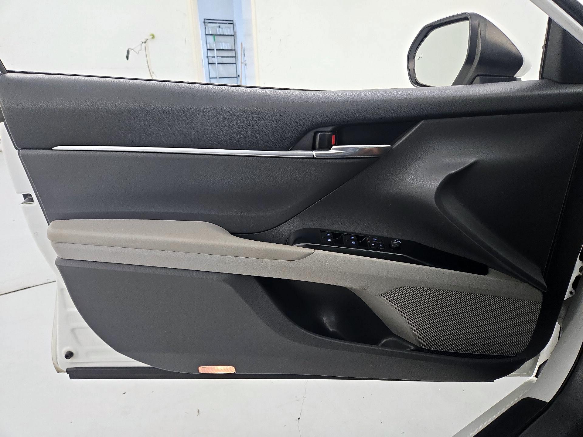 Thumbnail: 2019 Toyota Camry - 12