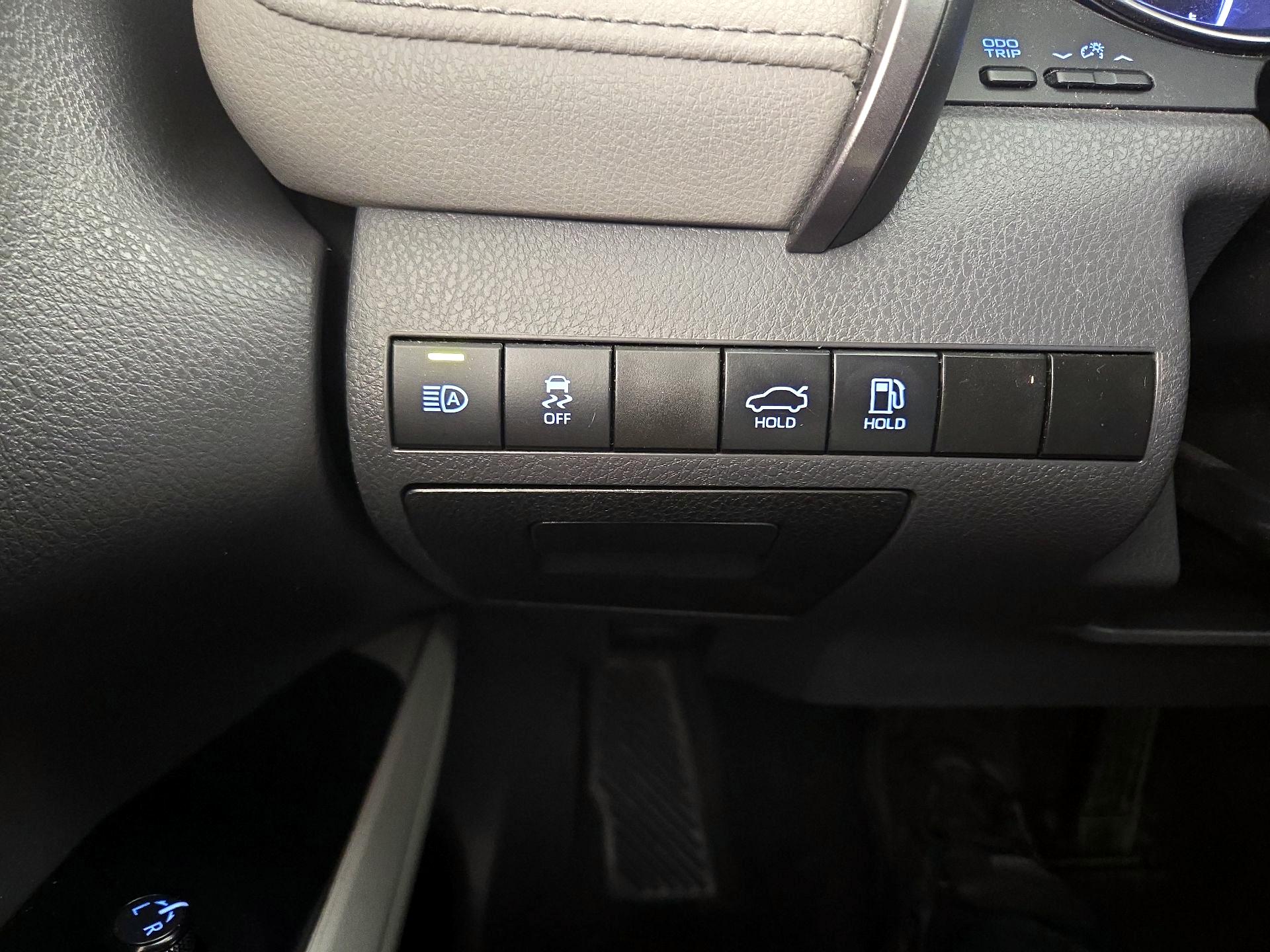 Thumbnail: 2019 Toyota Camry - 13