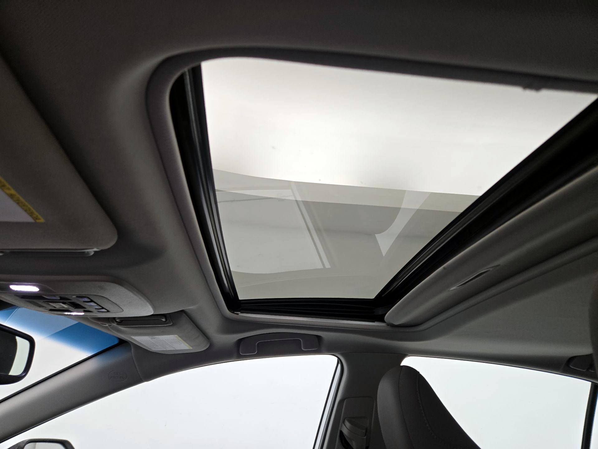 Thumbnail: 2019 Toyota Camry - 19