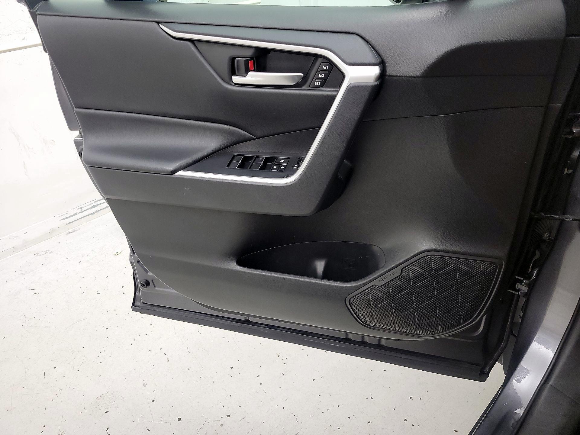 Thumbnail: 2021 Toyota RAV4 - 12