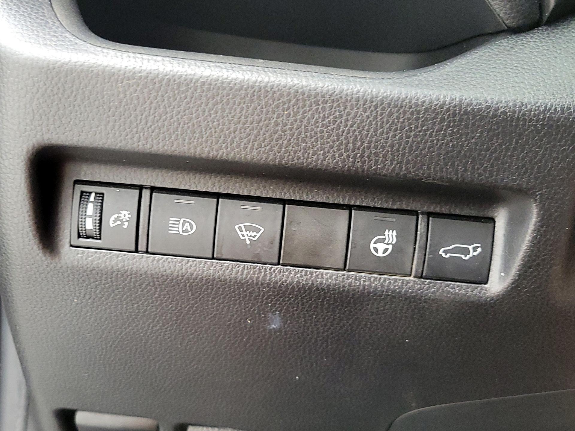 Thumbnail: 2021 Toyota RAV4 - 13