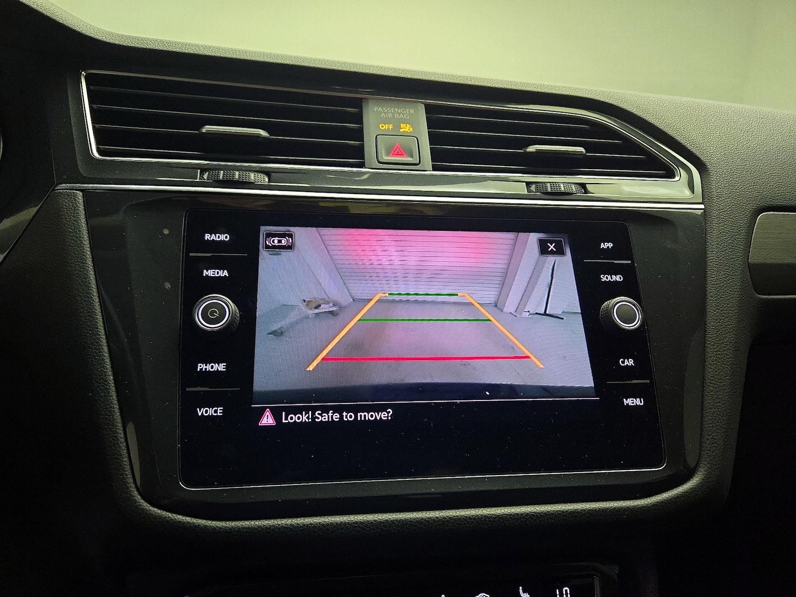 2021 Volkswagen Tiguan SE - Photo 12