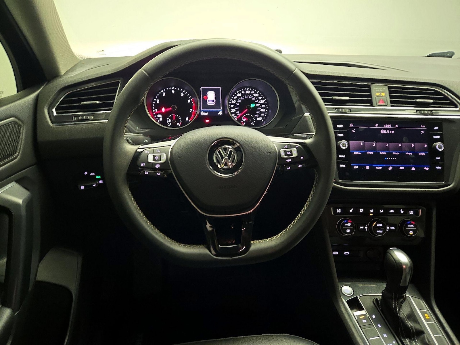2021 Volkswagen Tiguan SE - Photo 9