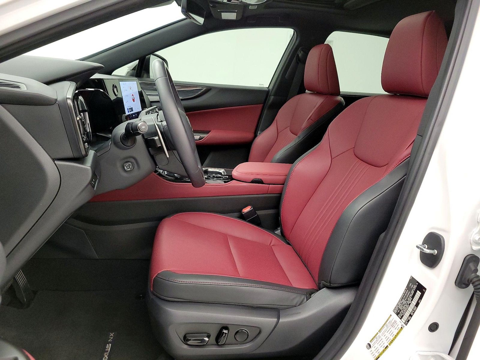 2025 Lexus NX 250 - Photo 12