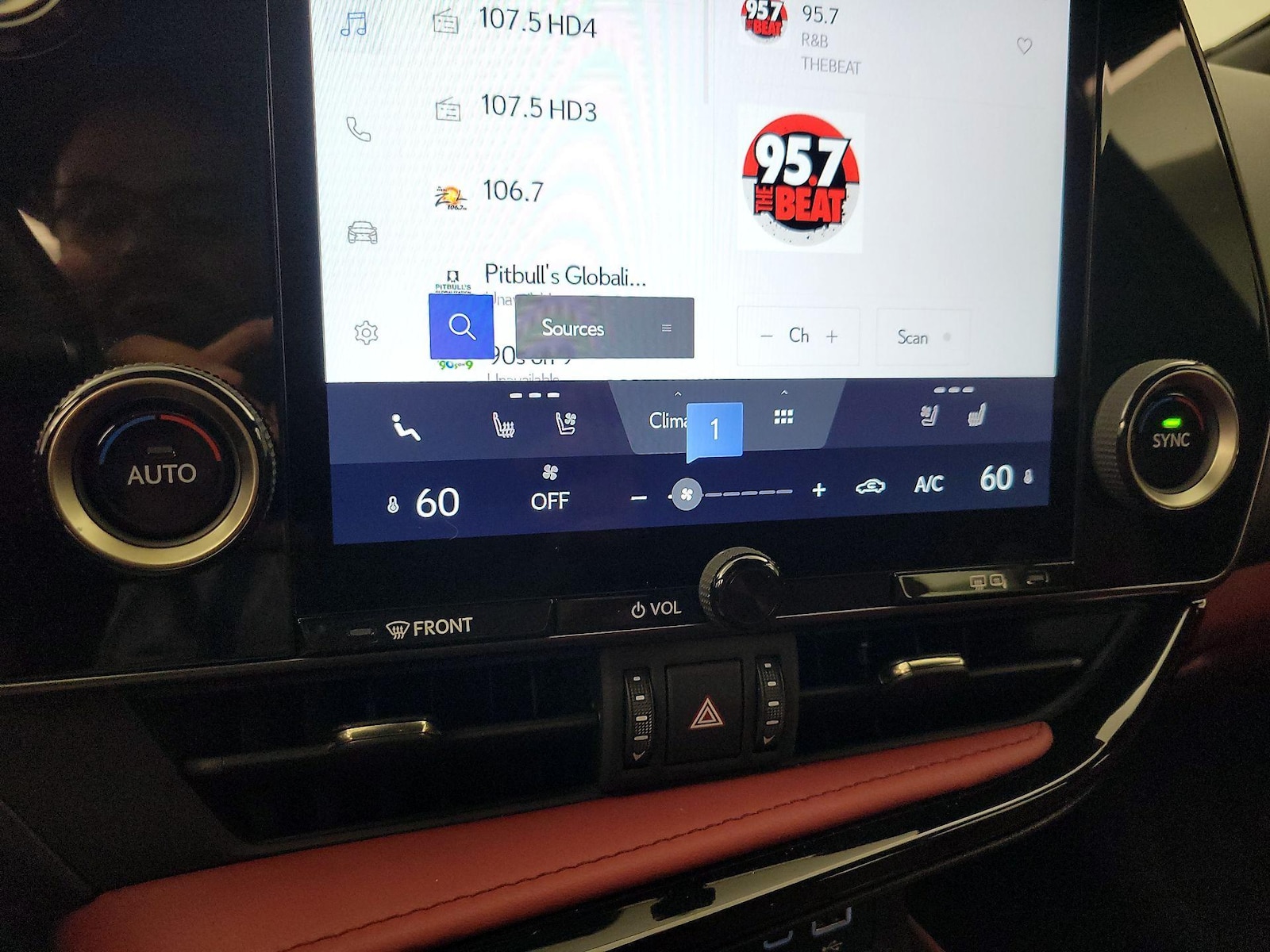 2025 Lexus NX 250 - Photo 17
