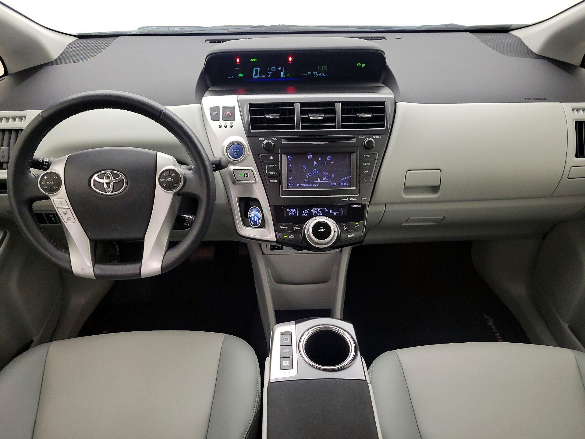 Thumbnail: 2014 Toyota Prius v - 9