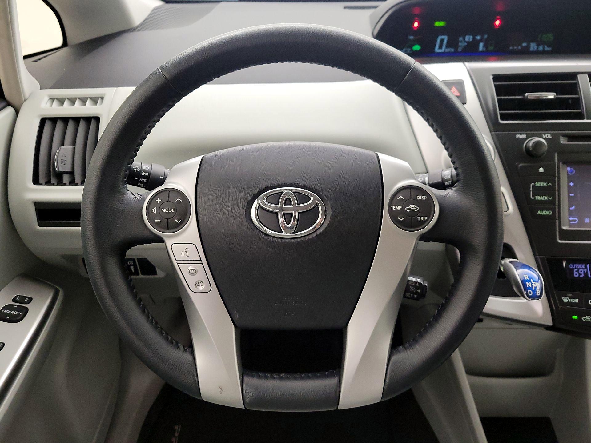 Thumbnail: 2014 Toyota Prius v - 10