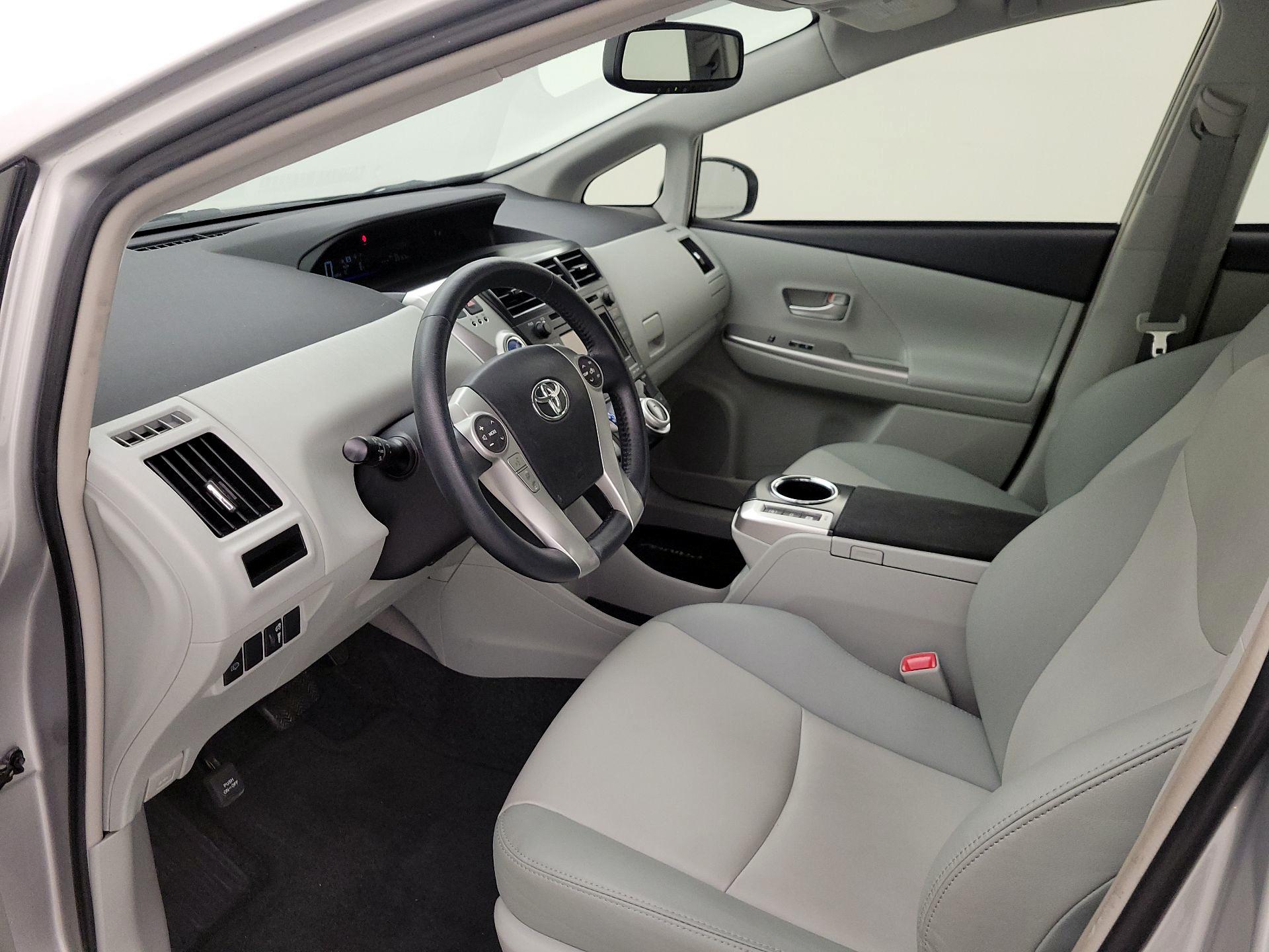 Thumbnail: 2014 Toyota Prius v - 11