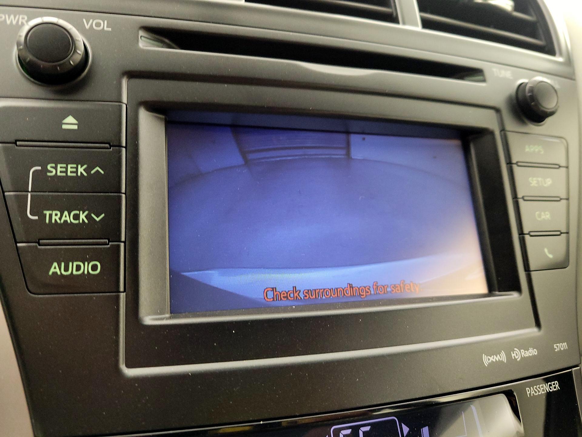 Thumbnail: 2014 Toyota Prius v - 15