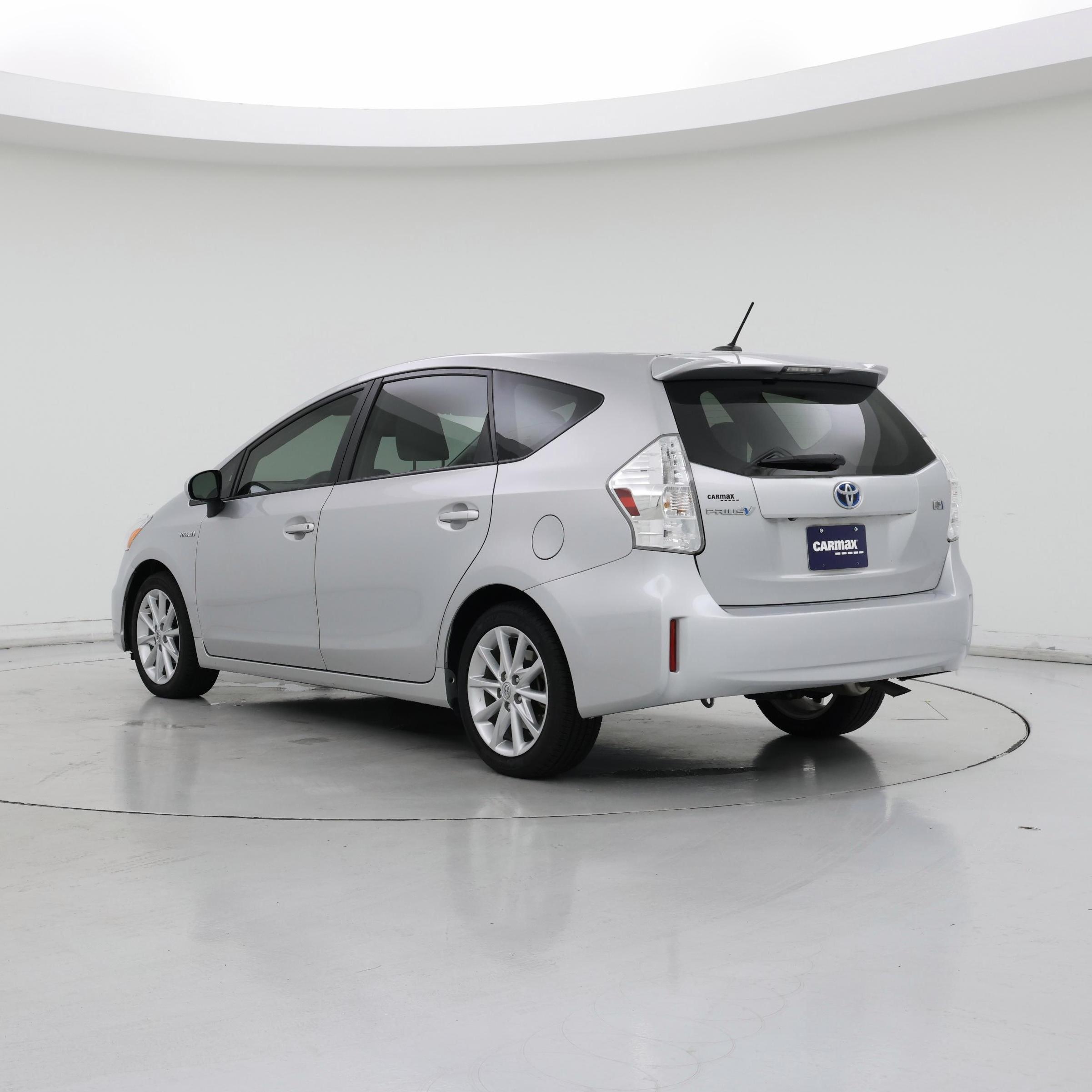Thumbnail: 2014 Toyota Prius v - 2