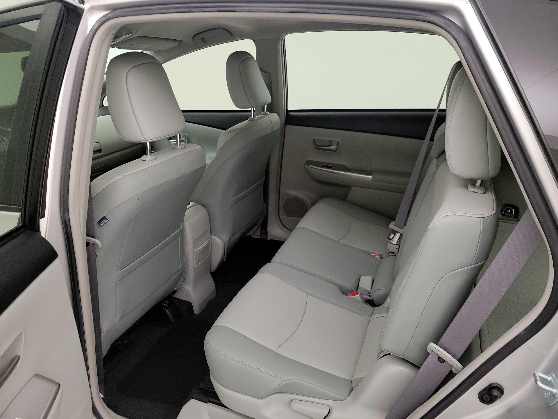 Thumbnail: 2014 Toyota Prius v - 20