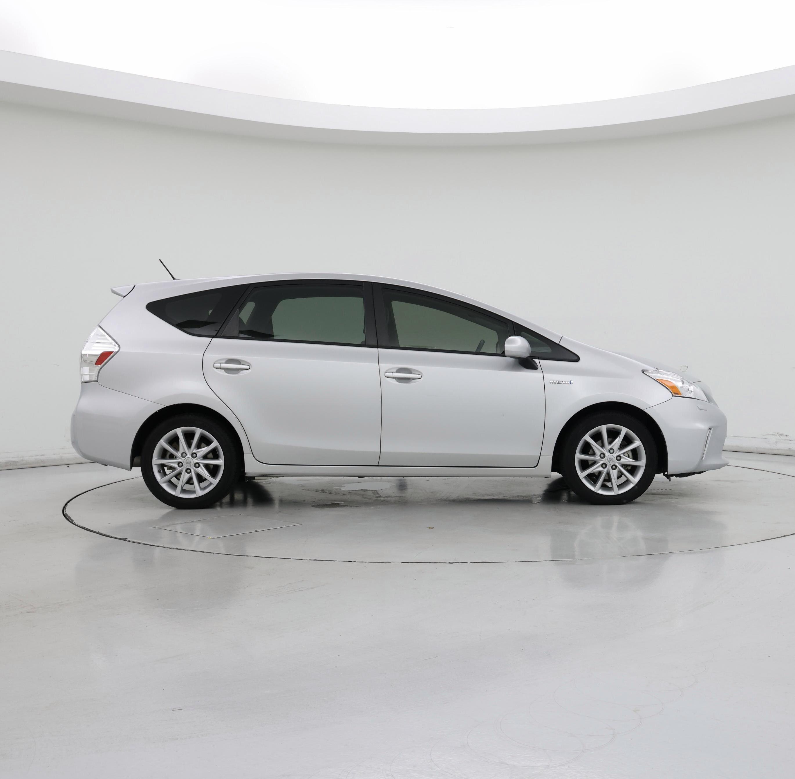 Thumbnail: 2014 Toyota Prius v - 7
