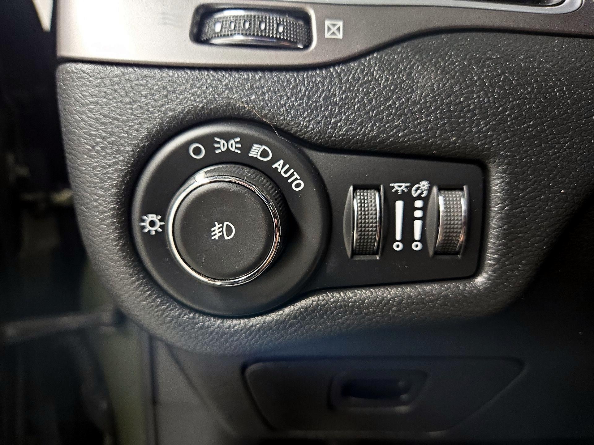 Thumbnail: 2019 Jeep Cherokee - 13