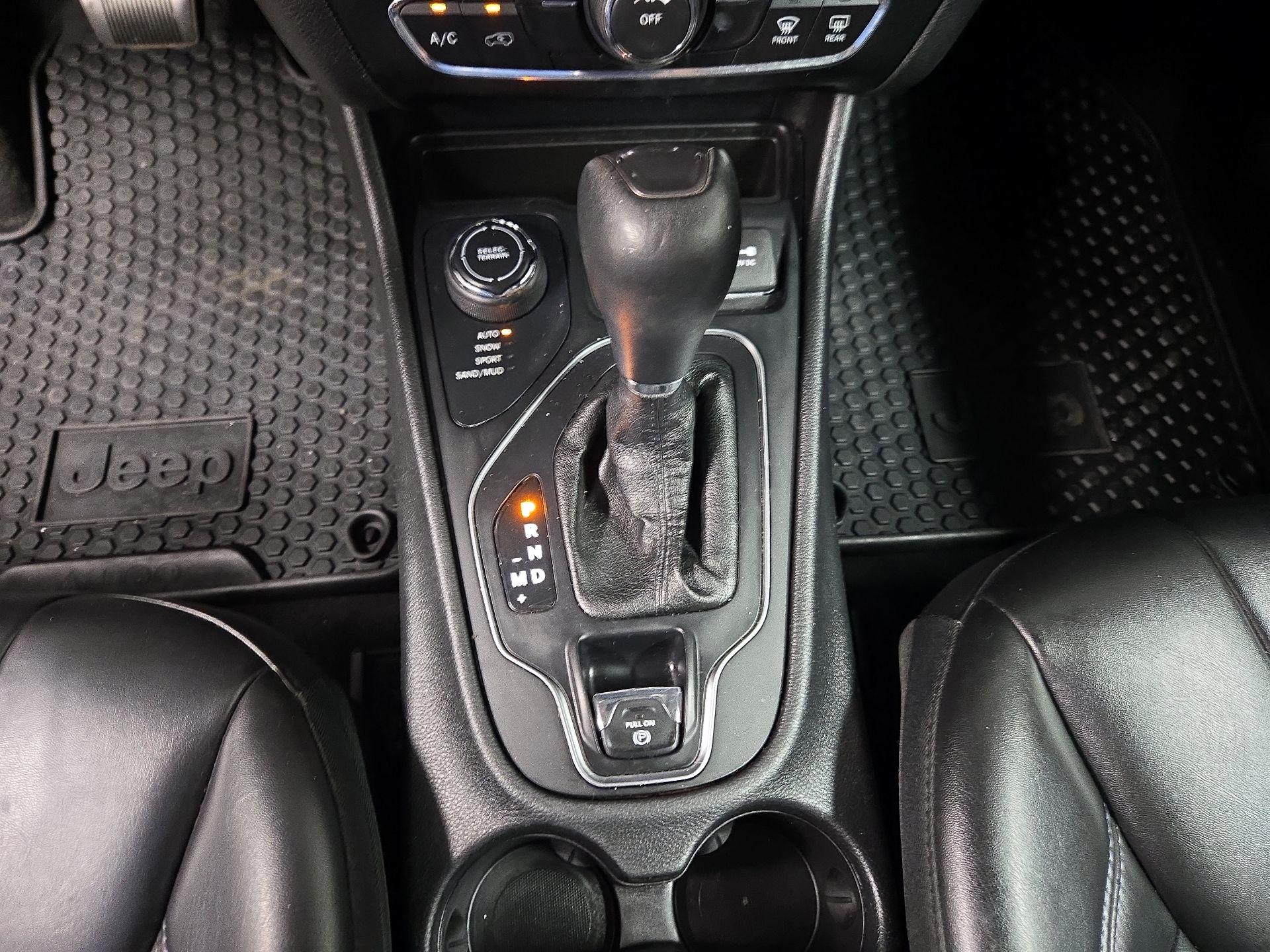 Thumbnail: 2019 Jeep Cherokee - 17