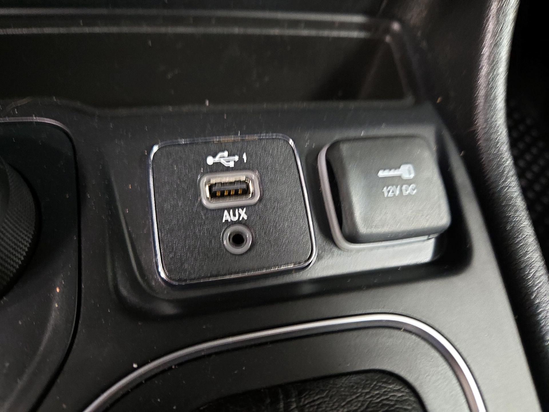 Thumbnail: 2019 Jeep Cherokee - 18