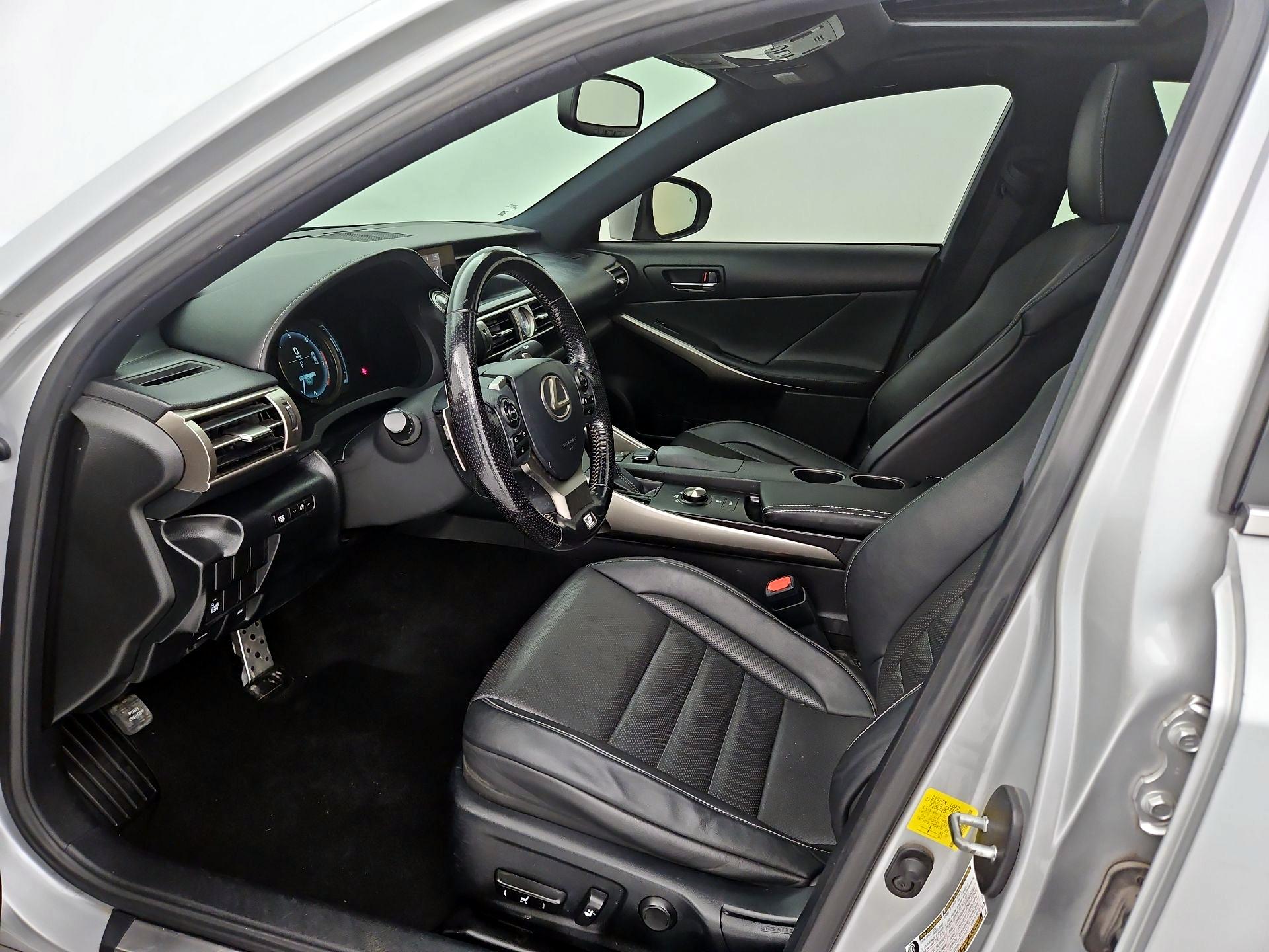 Thumbnail: 2016 Lexus IS - 11