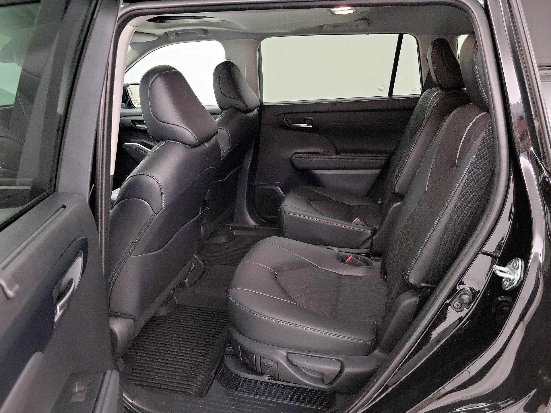 Thumbnail: 2024 Toyota Highlander - 20