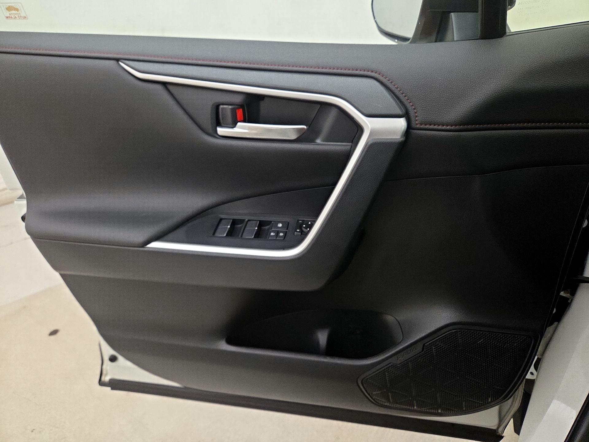 Thumbnail: 2021 Toyota RAV4 - 12