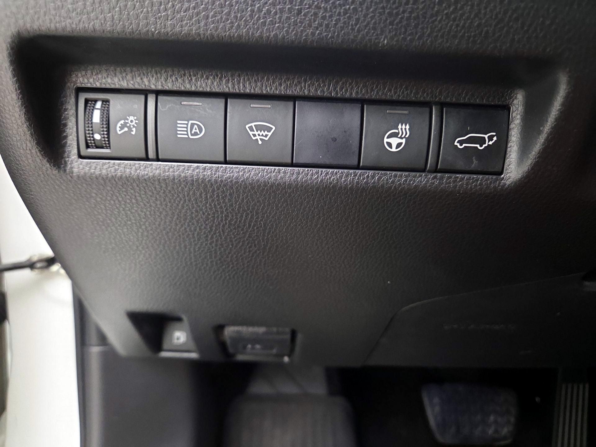 Thumbnail: 2021 Toyota RAV4 - 13