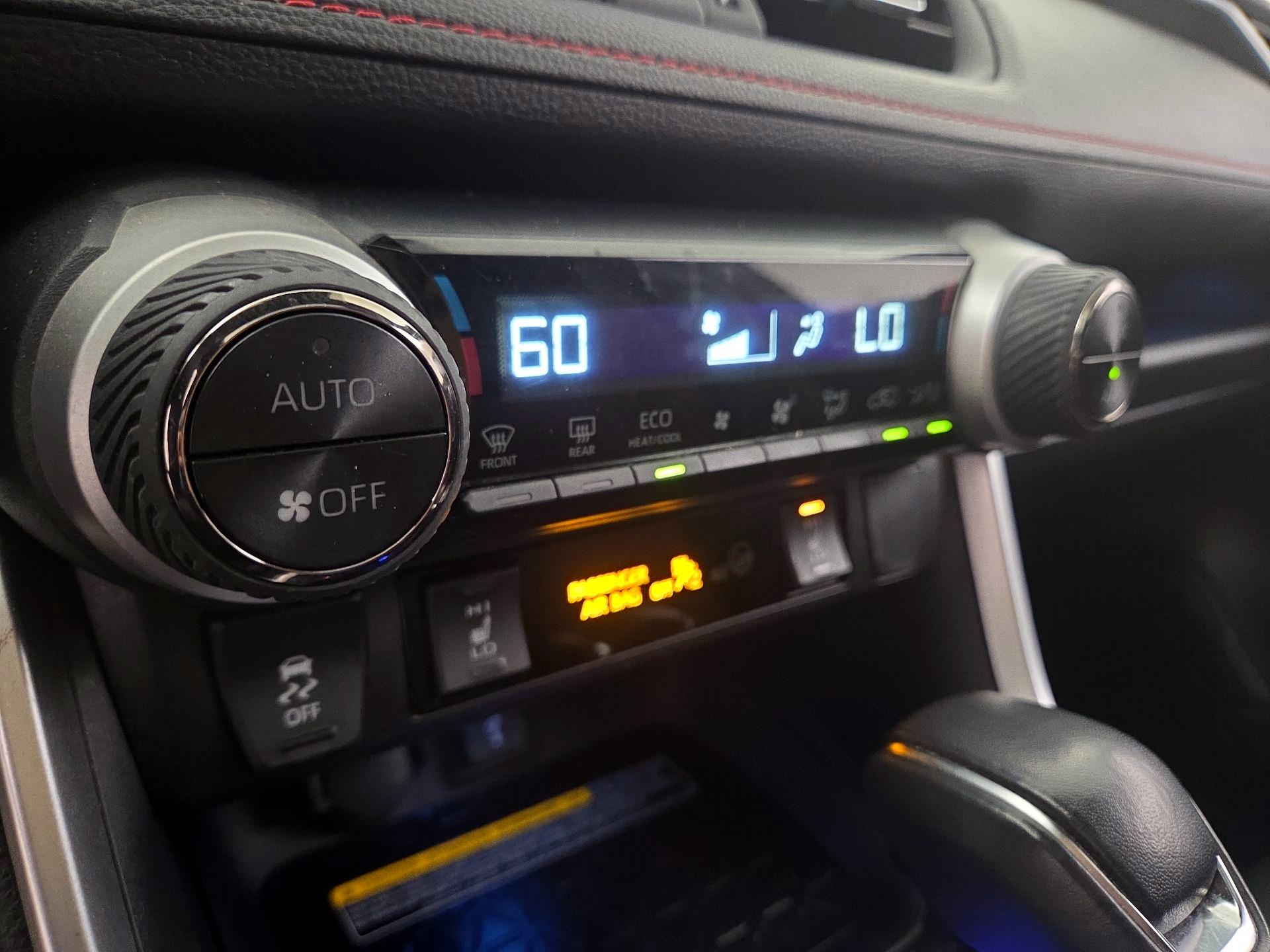 Thumbnail: 2021 Toyota RAV4 - 17