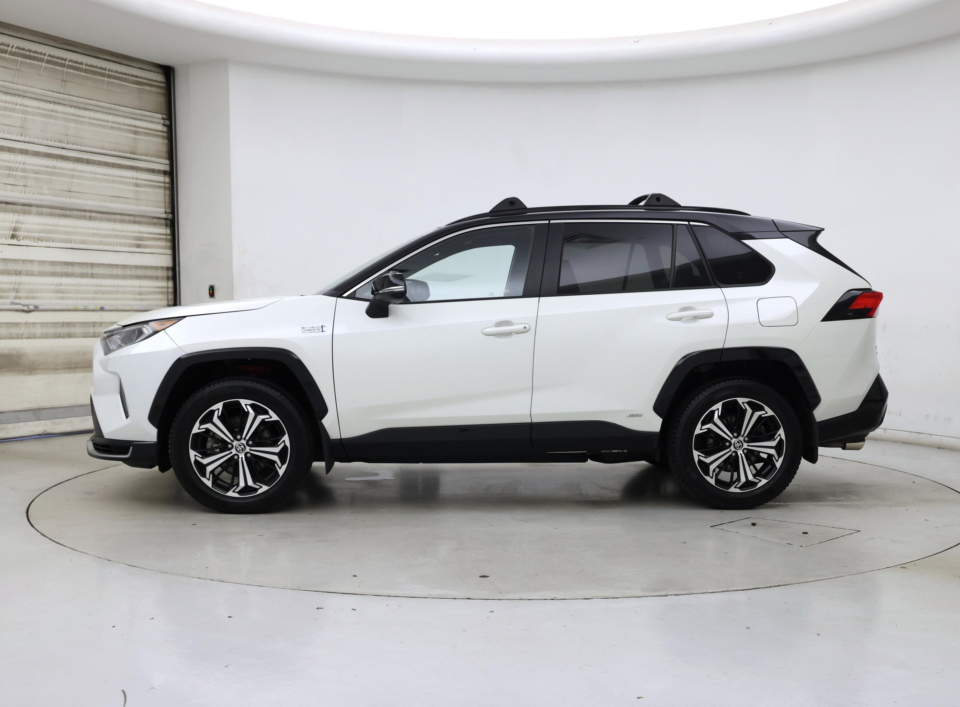 Thumbnail: 2021 Toyota RAV4 - 3