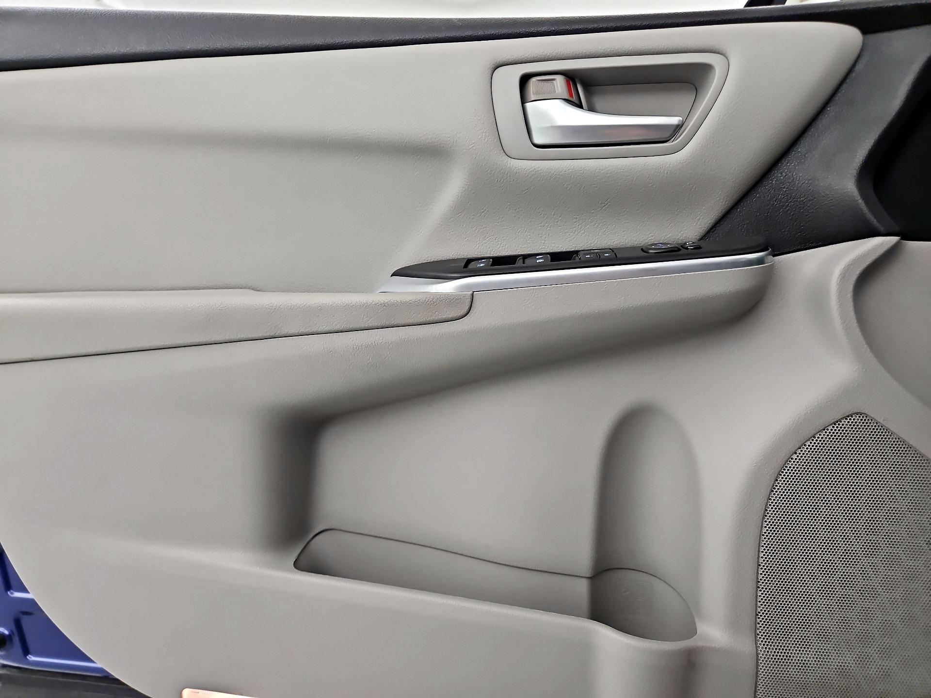 Thumbnail: 2015 Toyota Camry - 10