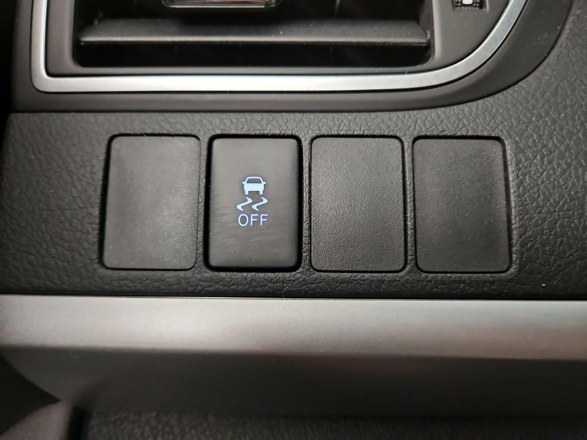 Thumbnail: 2015 Toyota Camry - 11