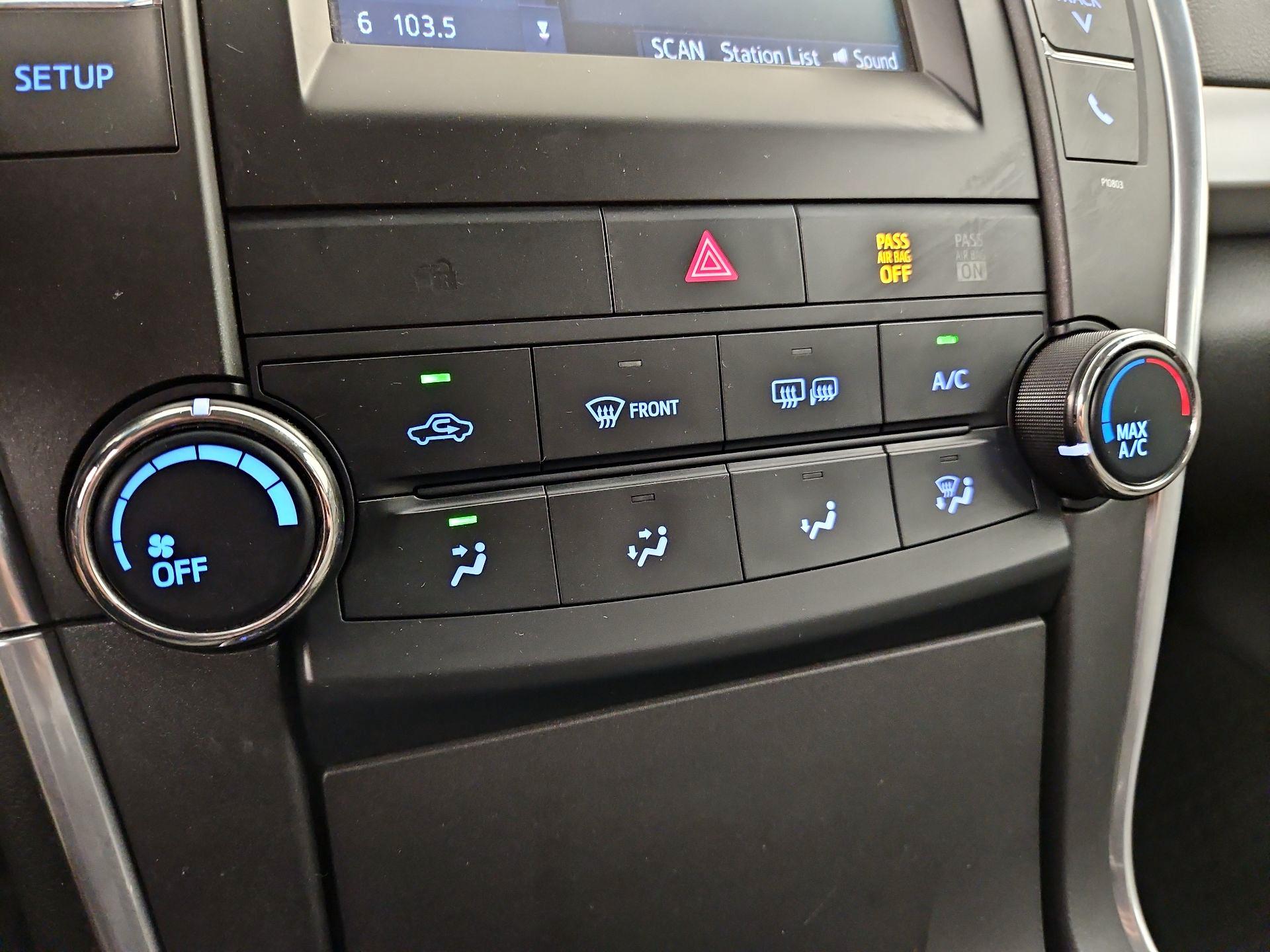 Thumbnail: 2015 Toyota Camry - 14
