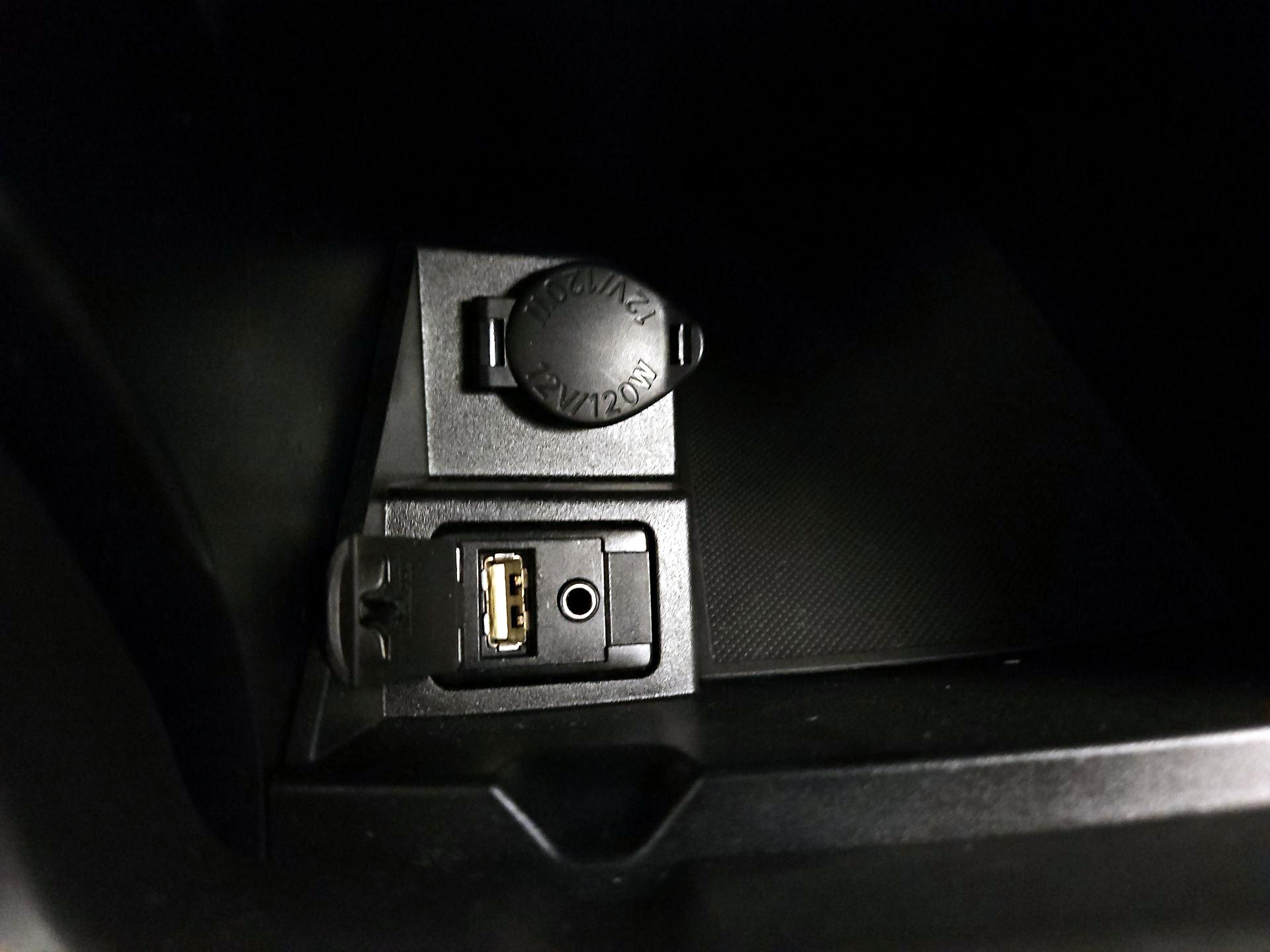 Thumbnail: 2015 Toyota Camry - 16