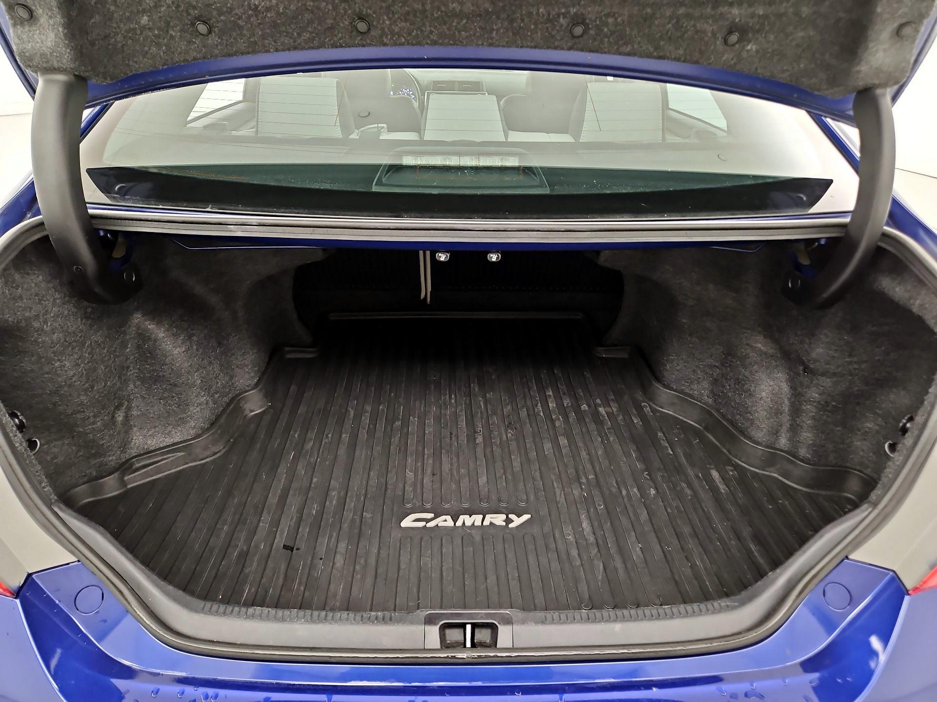 Thumbnail: 2015 Toyota Camry - 18