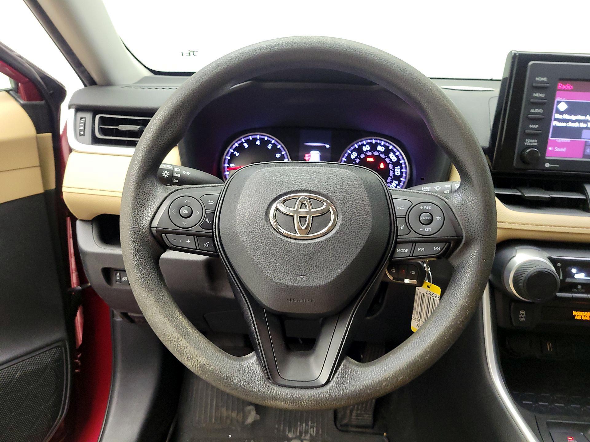 Thumbnail: 2020 Toyota RAV4 - 10