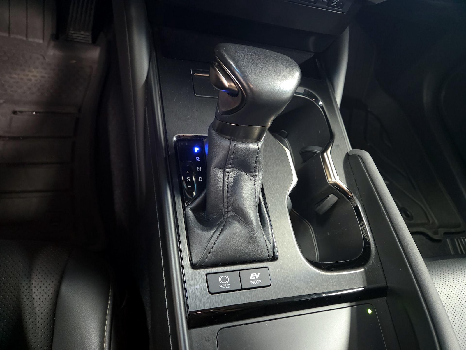 2024 Lexus ES Hybrid 300h - Photo 16
