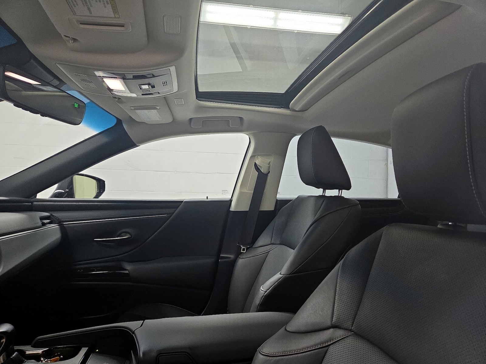 2024 Lexus ES Hybrid 300h - Photo 18