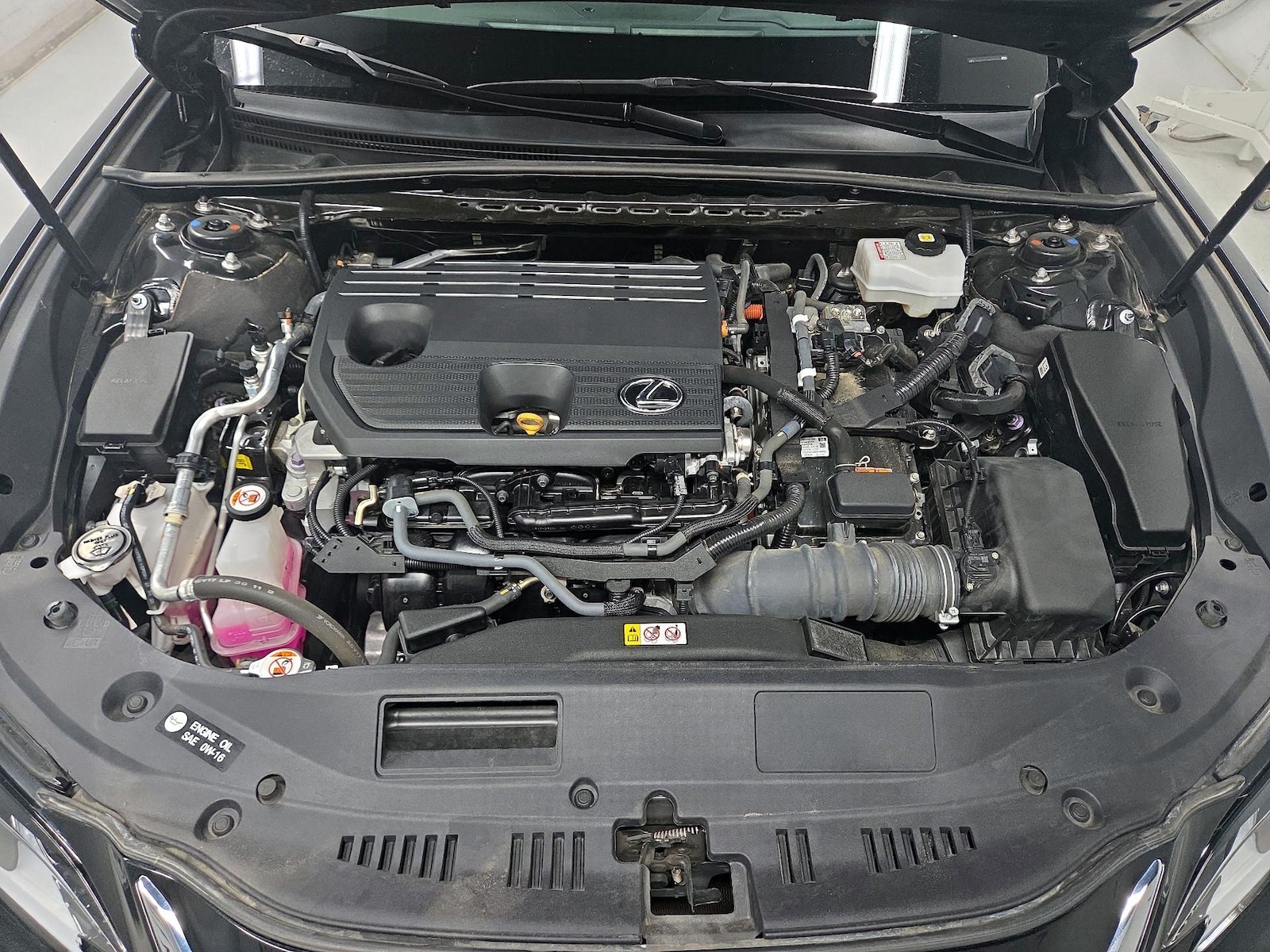 2024 Lexus ES Hybrid 300h - Photo 21
