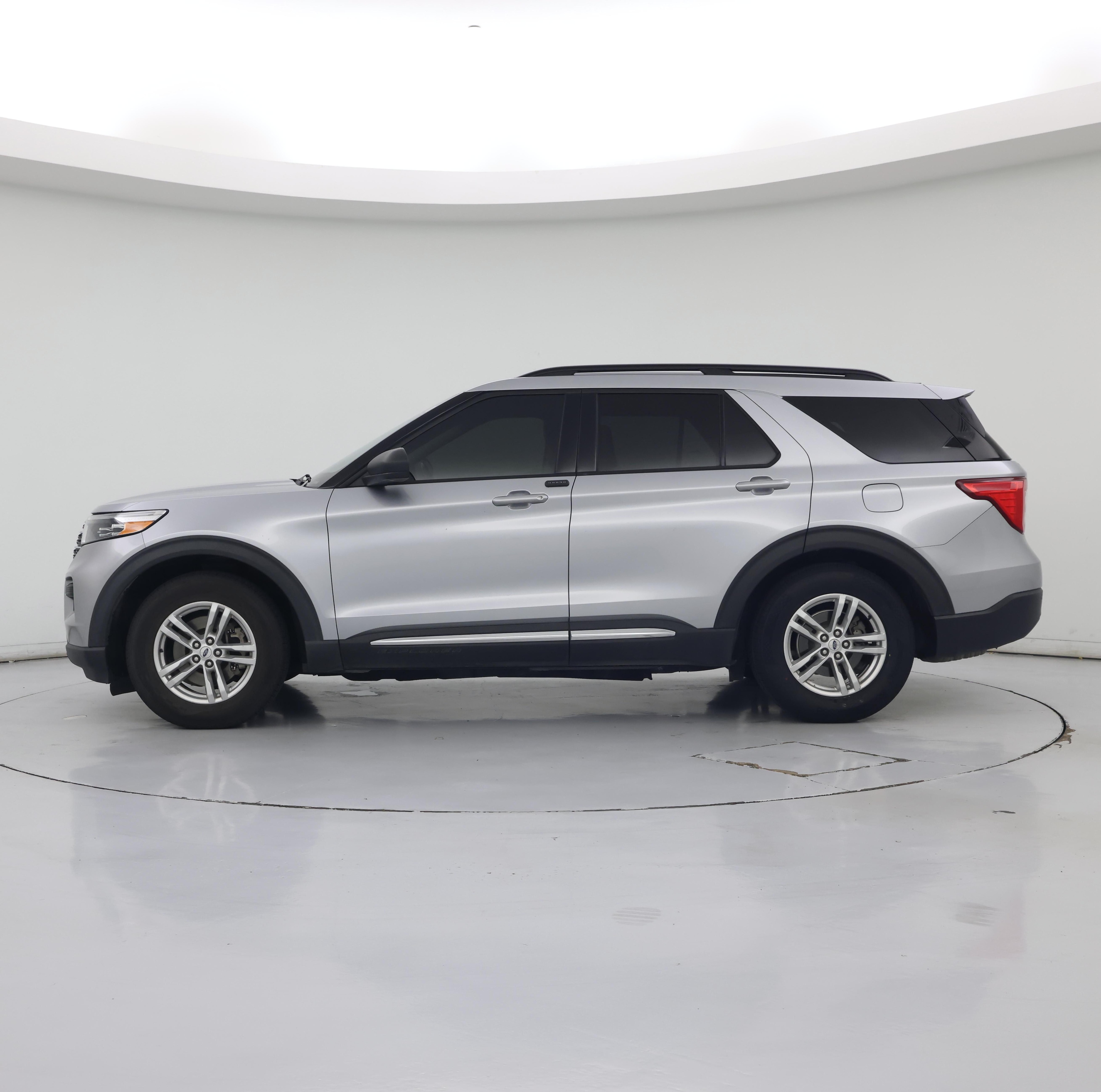 Thumbnail: 2022 Ford Explorer - 3