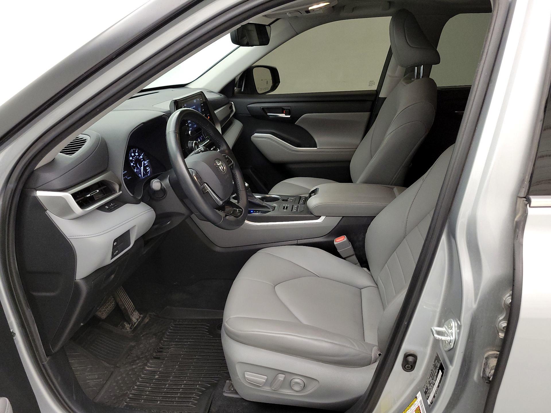Thumbnail: 2021 Toyota Highlander - 11