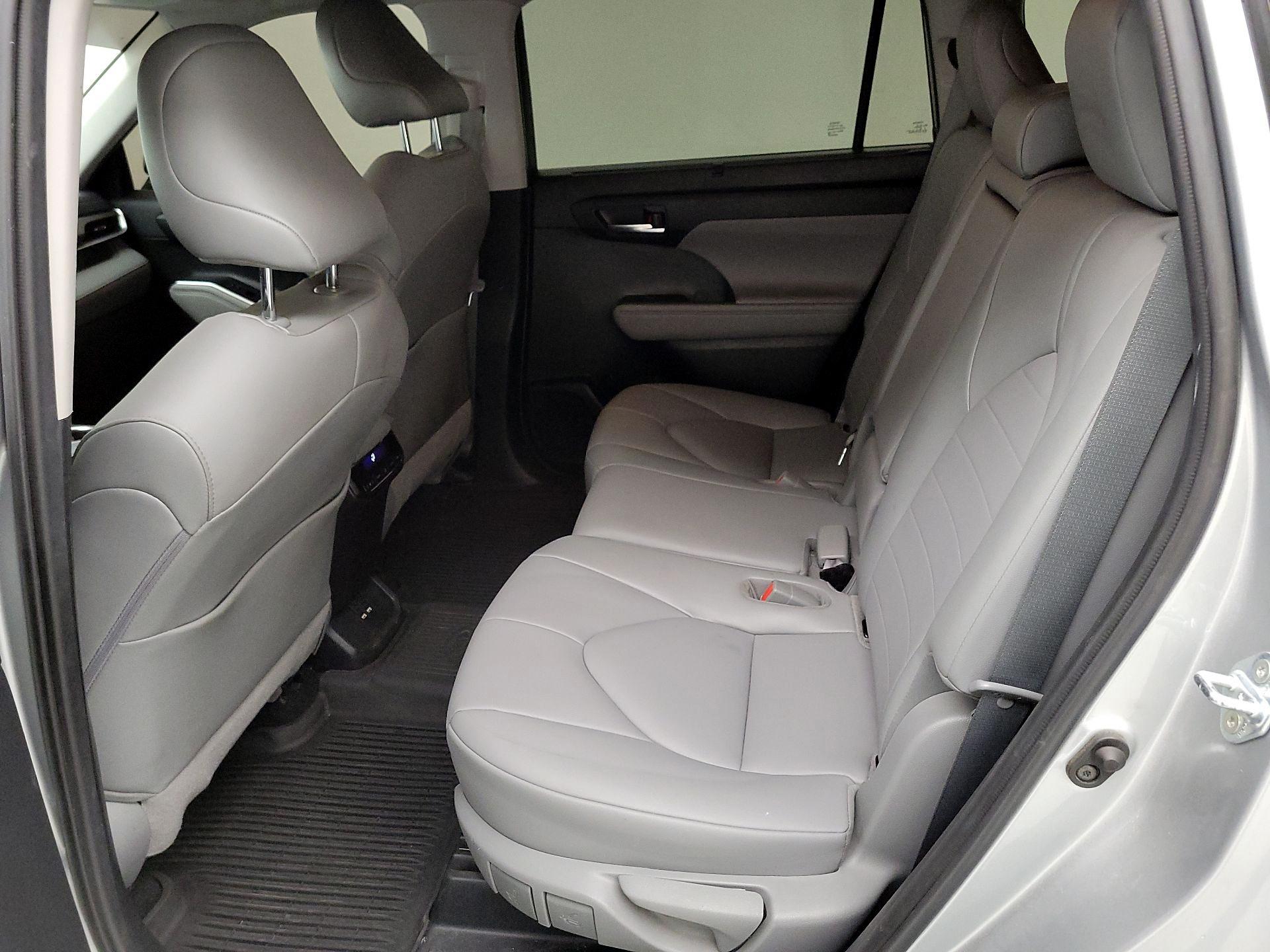 Thumbnail: 2021 Toyota Highlander - 20