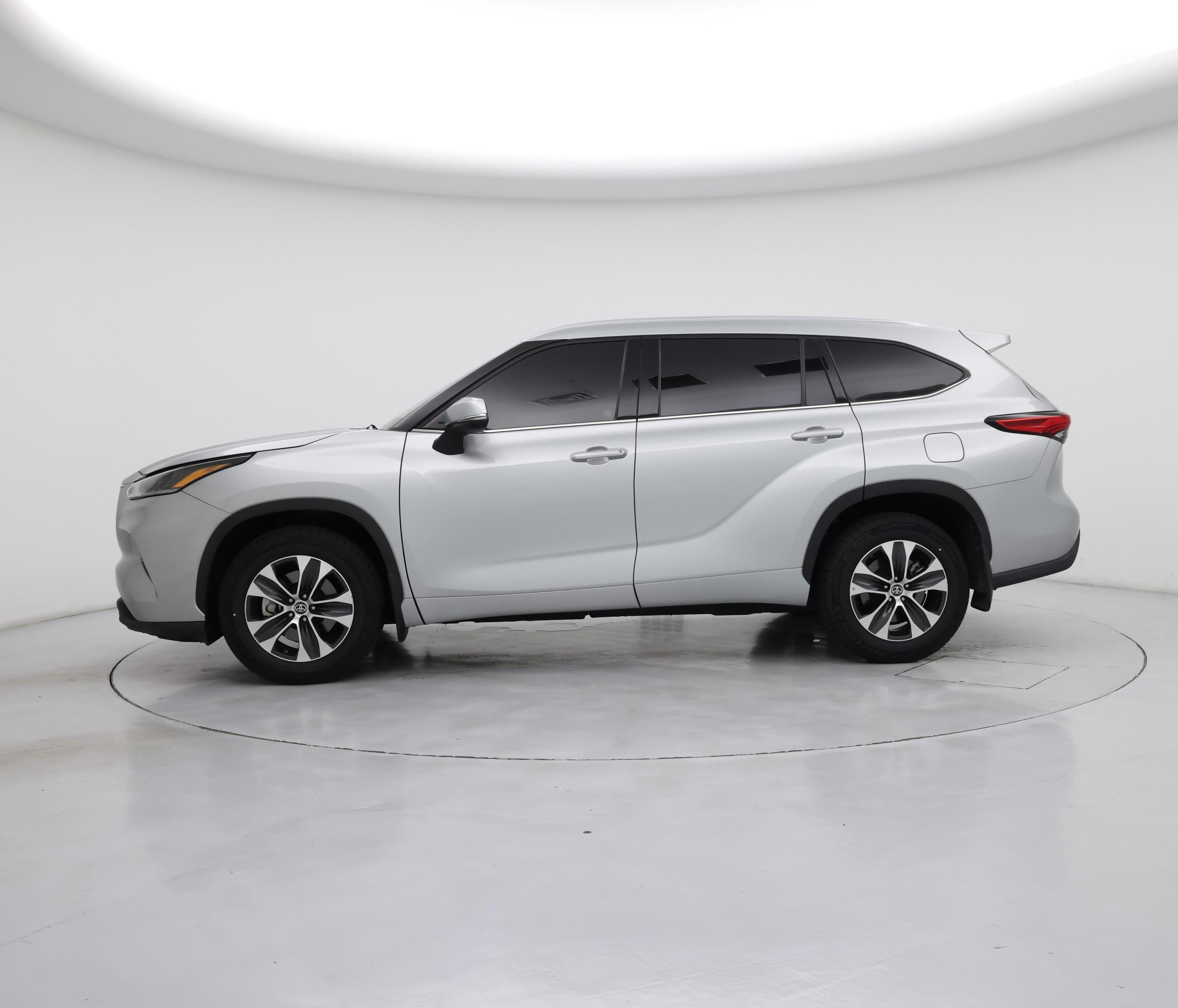 Thumbnail: 2021 Toyota Highlander - 3