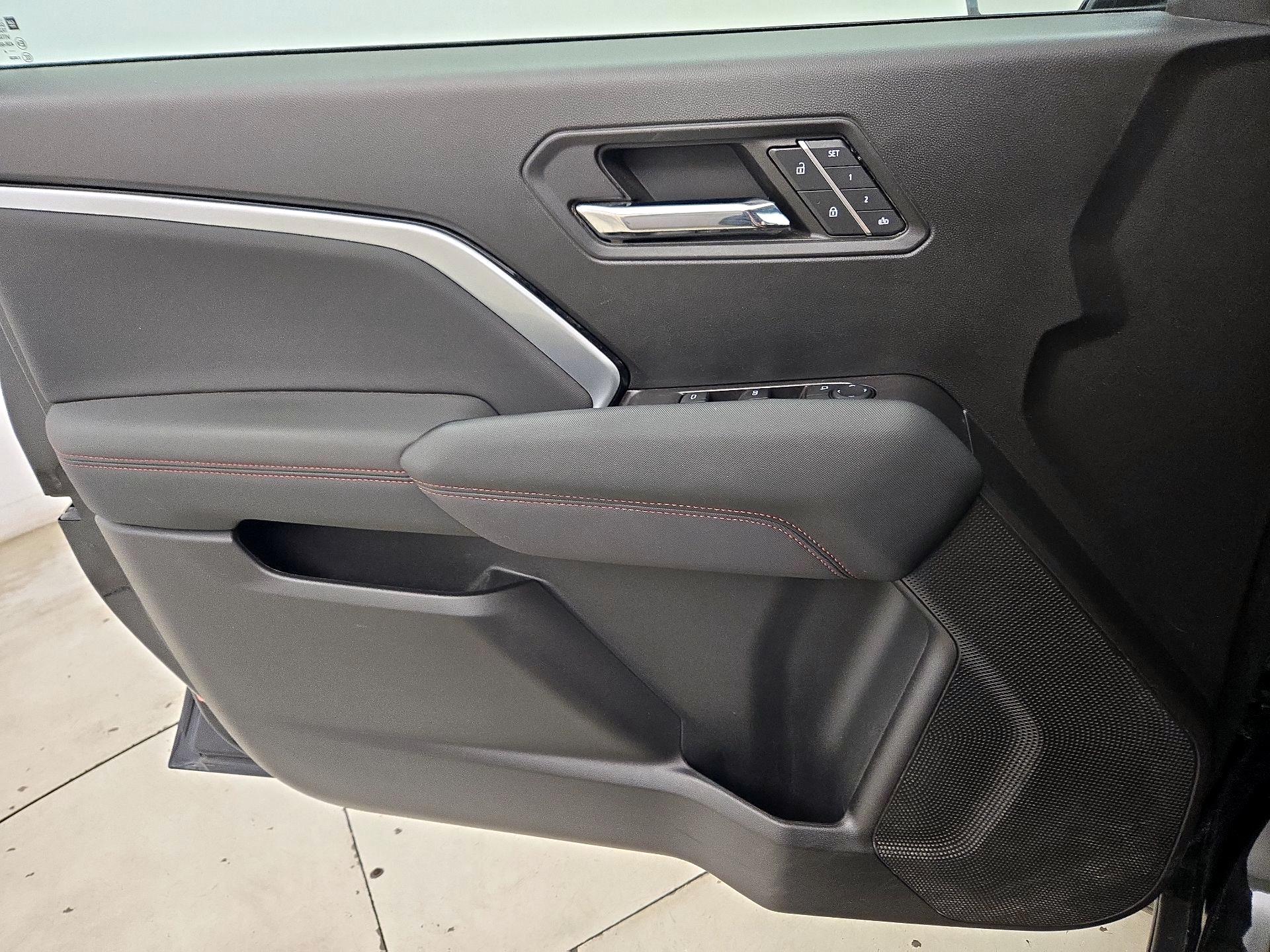 Thumbnail: 2024 Chevrolet Colorado - 12