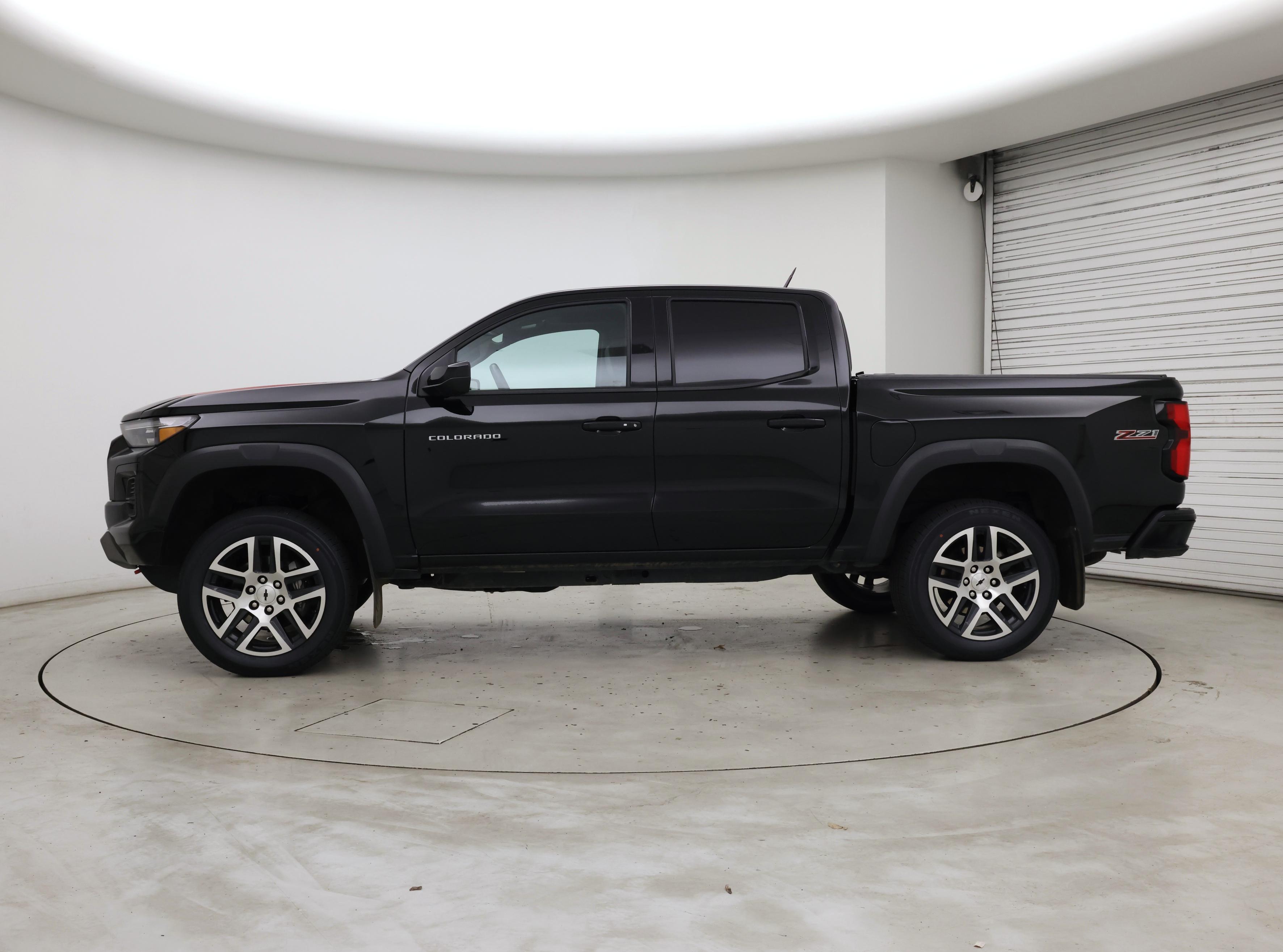 Thumbnail: 2024 Chevrolet Colorado - 3