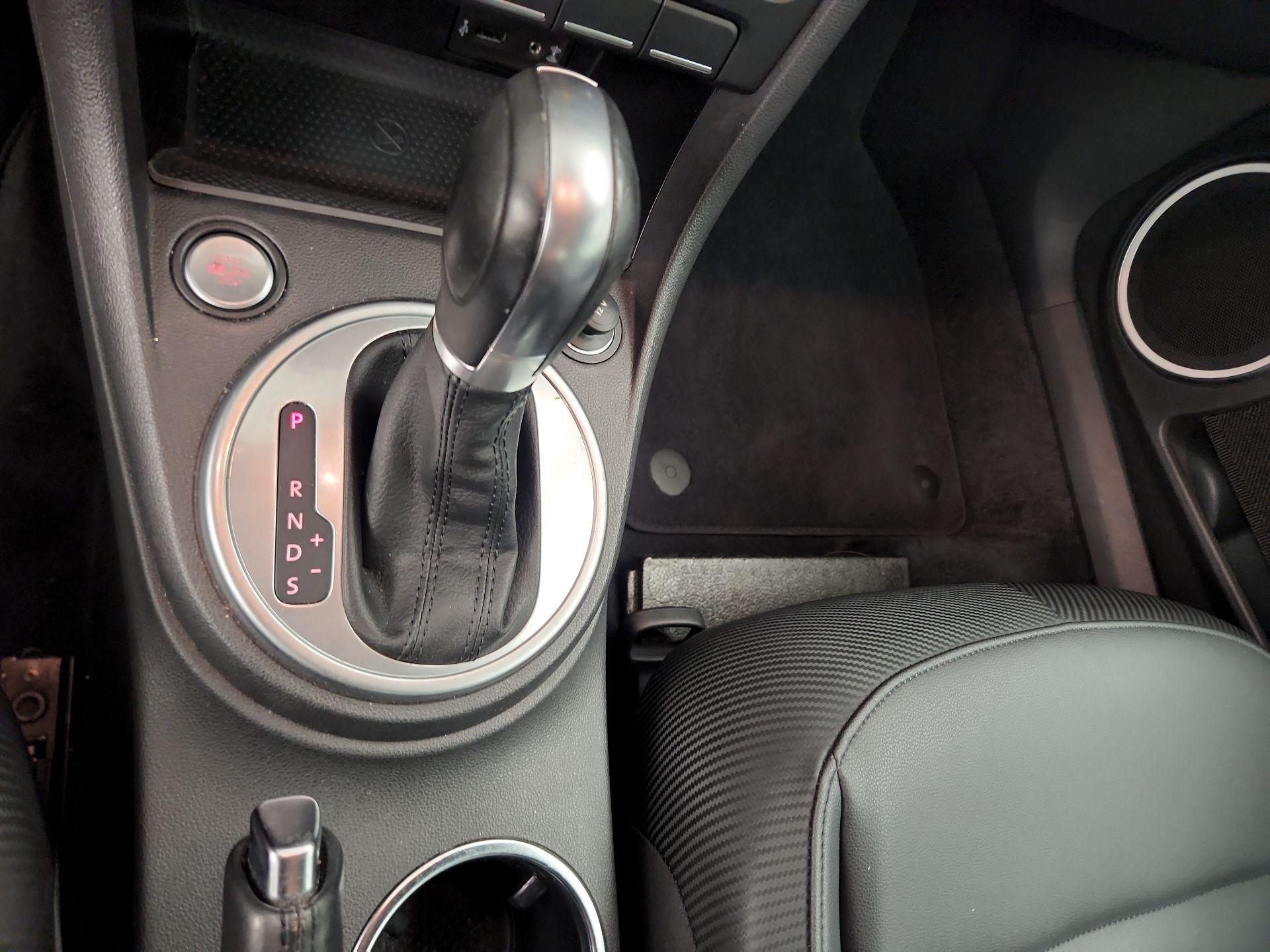 Thumbnail: 2016 Volkswagen Beetle - 17