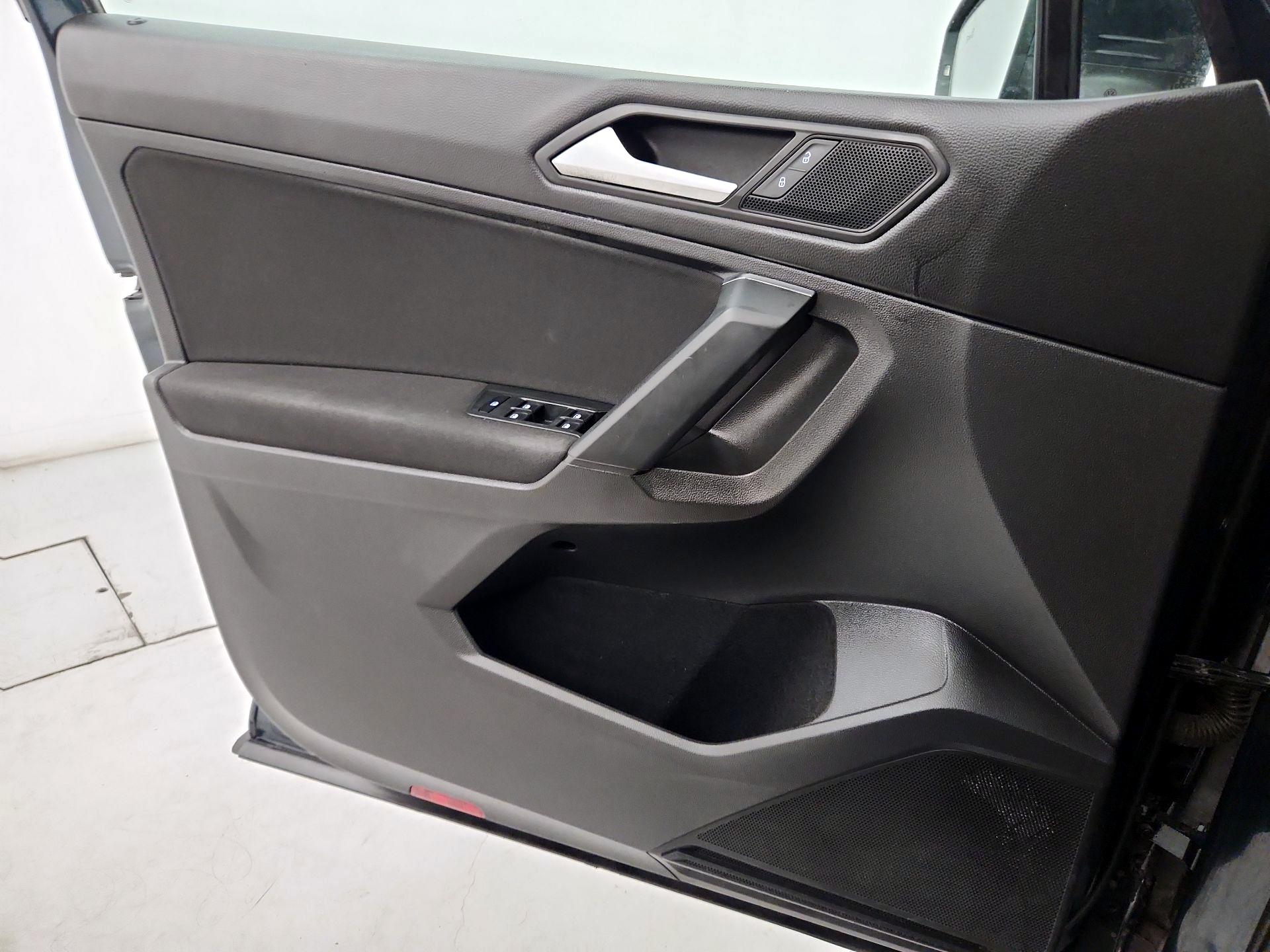 Thumbnail: 2019 Volkswagen Tiguan - 12