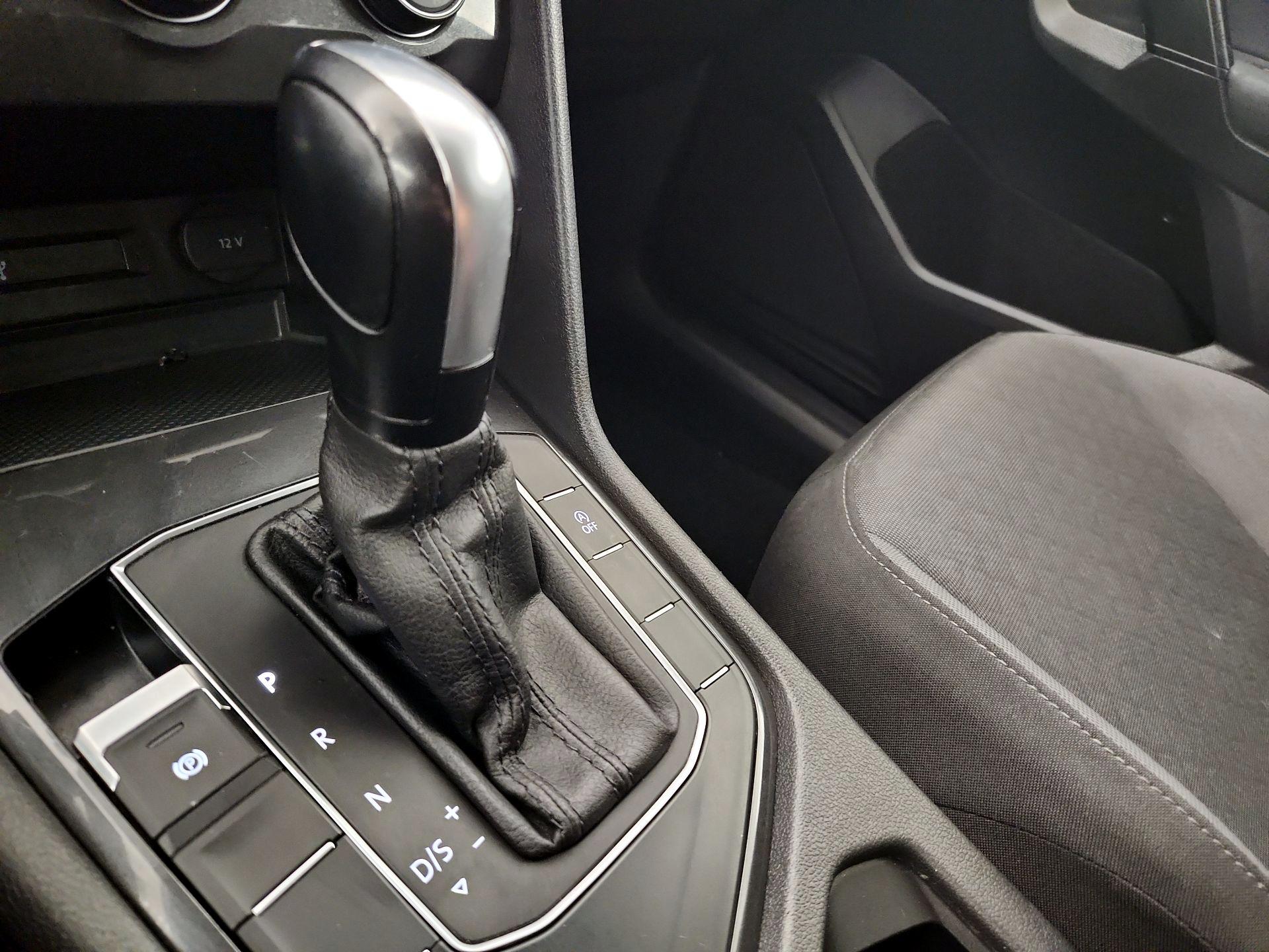 Thumbnail: 2019 Volkswagen Tiguan - 17