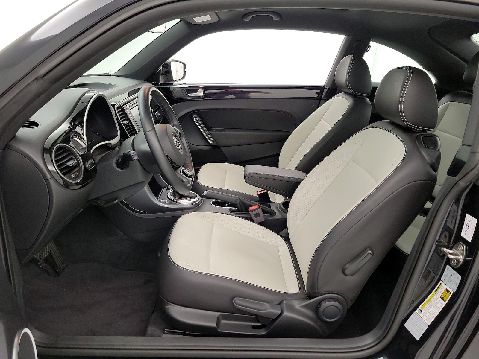 2018 Volkswagen Beetle SE - Photo 12